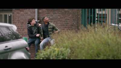 (youths laughing) - Bloods