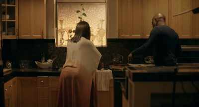 - You've been avoiding me all night.
- No, I wasn't avoiding you. - The Devil You Know
