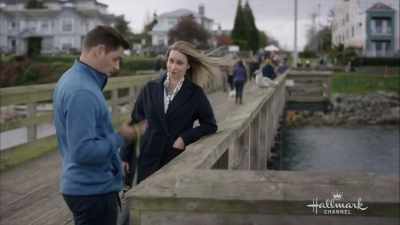 - You've been ignoring my calls.
- I've been swamped. - Walking the Dog