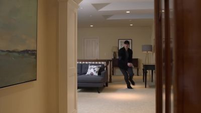 You've been shot.
How bad is it? - Blindspot