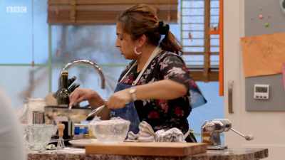 You've got five seconds, that's it. - Britain's Best Home Cook