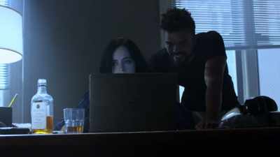 - You've got that glow about you.
- I did not take a case... - Marvel's The Defenders
