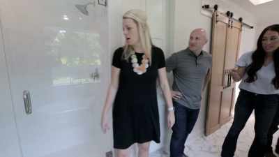 You've got this huge
master shower, seamless glass. - Fixer Upper: Behind the Design