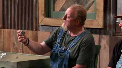 You've got one hour,
your time starts now. - Moonshiners: Master Distiller