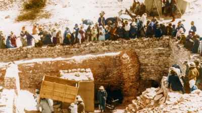 You've got the press, tourists,
VIPs getting in your way - Tutankhamun: Secrets of the Tomb