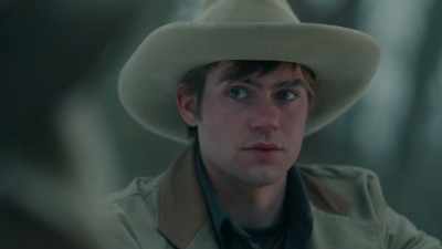 You've probably seen his face
on them dime novels. - Desperate Riders