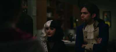 - You've trapped yourself a ghost.
- How close do we need to get? - The Curse of Bridge Hollow