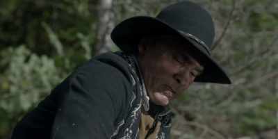 -Yvon!
-[grunts] - Barkskins
