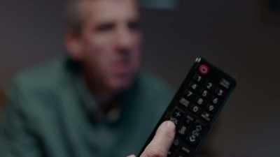 - (Yvonne): He runs a karaoke bar.
- [Horses galloping] - Nowhere Fast