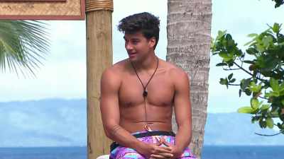 >> ZAC HAS A NICKNAME FOR
SOMETHING. - Love Island