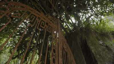 [Zaira speaking Spanish] - Mysteries of the Abandoned