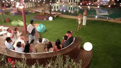 ‐Zara.
‐(APPLAUSE) - Love Island