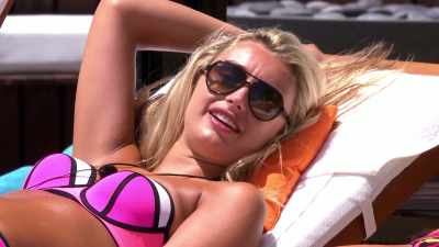 ‐ZARA: Yeah,
to make it special.
‐In private, yeah. - Love Island