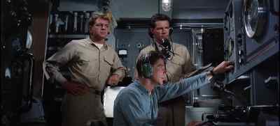 Zebra, this is Viking calling.
Do you read me? Answer. - Ice Station Zebra