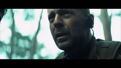Zee, get these people ready to go. - Tears of the Sun