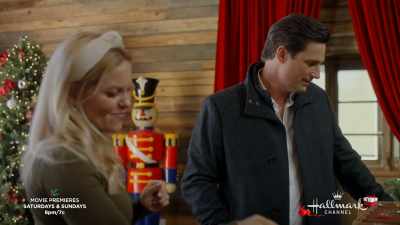 Zeke and Huck arm-wrestling - If I Only Had Christmas