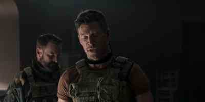 Zero, Nova, you're with me.
I need to see this weapon. - Sniper: The Last Stand