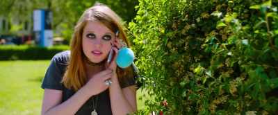 Zeynep! Amrei is meeting someone.
Yeah, I'm on it. - Suck Me Shakespeer 3