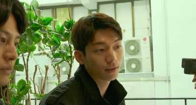Zhi Xian is assistant camera - Gonjiam: Haunted Asylum