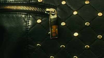 Zipper does not open.
Zipper just for decoration." - Fantasmas