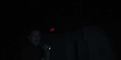 (zipper whirring) - Live Escape