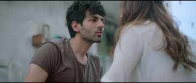 - Zoe, do you wanna go?
- Don't you? - Love Aaj Kal
