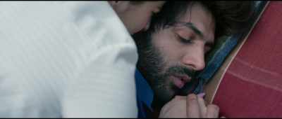 Zoe, - Love Aaj Kal