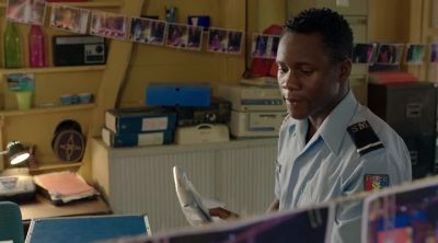 Zoe's phone. - Death in Paradise