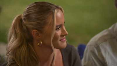 Zoie admits that she has
never slept with anyone - Twin Love