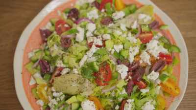 [Zooey] Americans
love salad dressing, - What Am I Eating? With Zooey Deschanel
