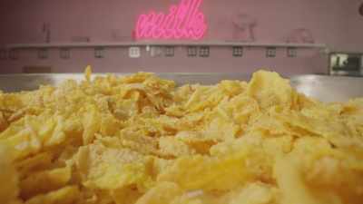 [Zooey] Milk Bar's famous
cereal milk - What Am I Eating? With Zooey Deschanel
