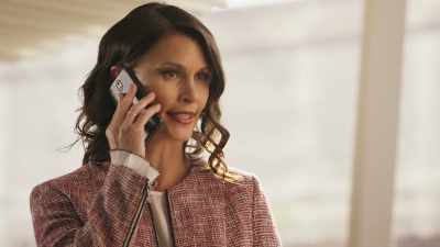 - Zora, do you hear me?
- Don't call me again. - Professionals