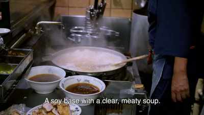Zupa na bazie soi z mięsem. - Come Back Anytime
