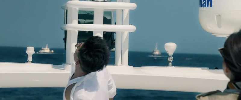 139379 The boat's been going in circles