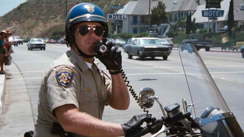 15 Mary 5 in pursuit, two reckless vehicles