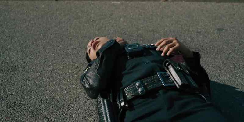 999. I'm hit. Officer down