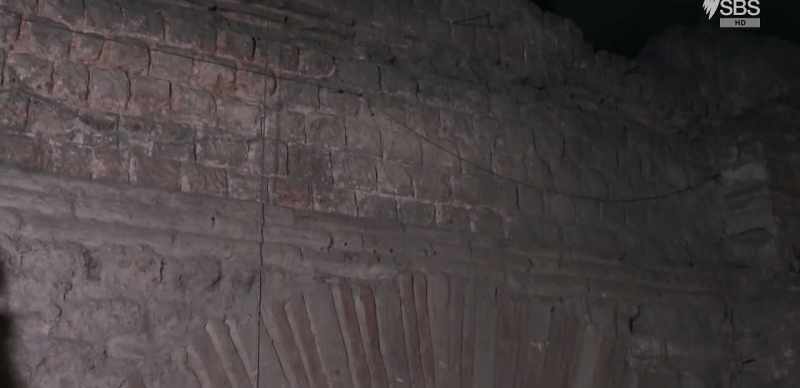 a building whose purpose still divides archaeologists