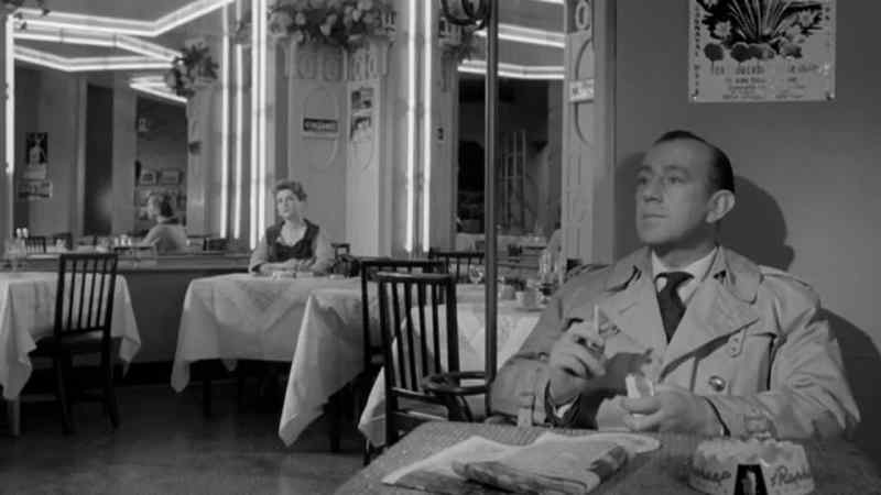 A cognac, please. - One moment, sir