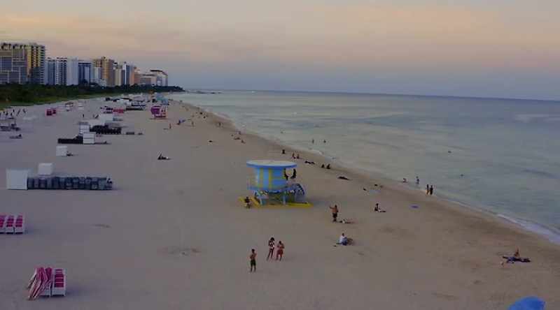 A day at this popular Florida beach winds down
