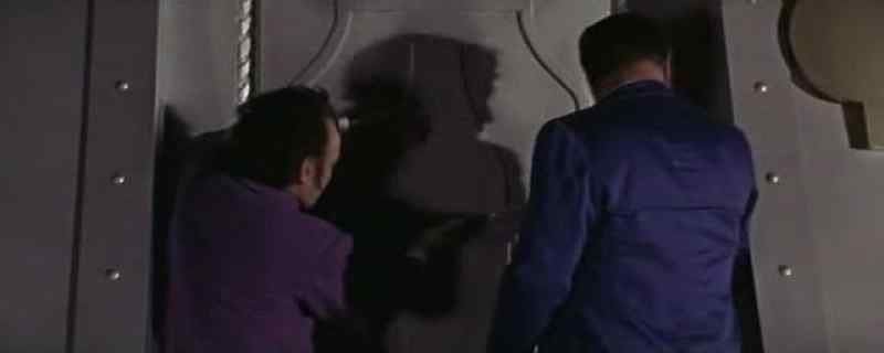 A door without a knob. It's completely illogical. Shh!