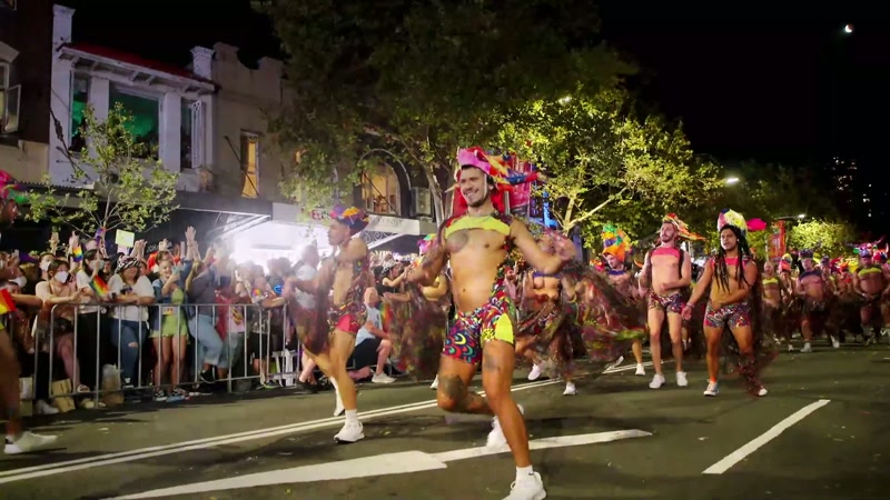A festa continua pela noite dentro