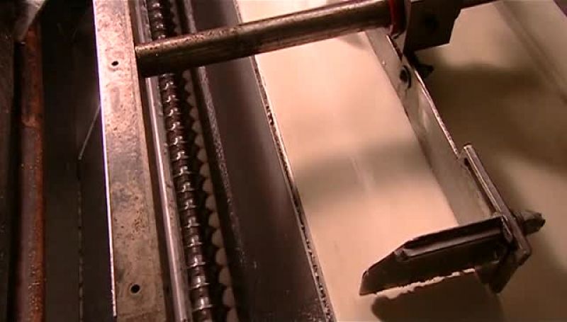 A MECHANICAL ARM PUSHES THE SEGMENTS