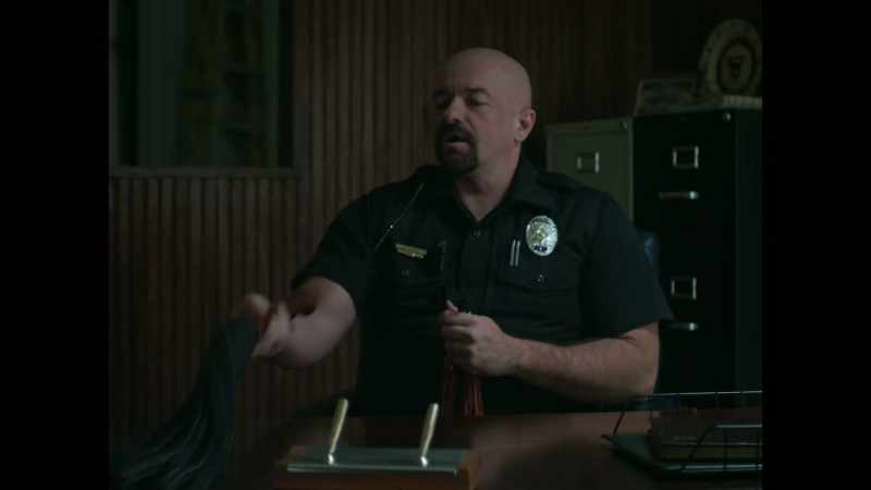 A normal flogger, you use the handle as a counterbalance