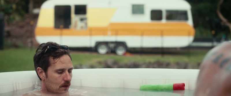 A pool. Wow. Me casa is your casa, big bro