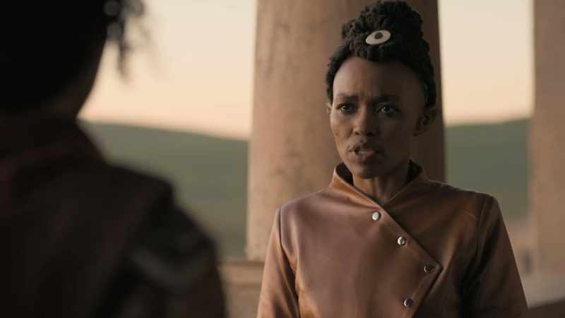 A queen is responsible for more than herself