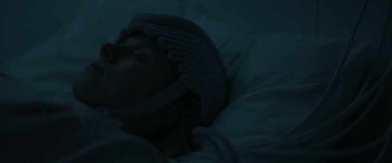 A reduction in activity between wakefulness