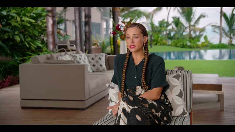A third-floor double-twin dog-friendly