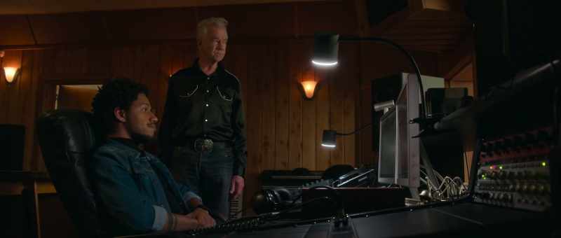 �� A troubadour on a dive bar… ♪