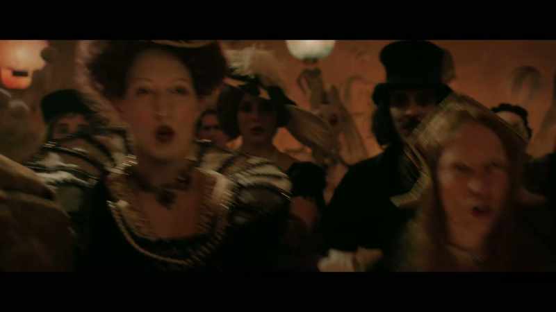 �� A woman is a branchy tree ♪