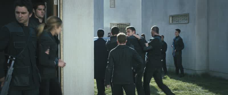 Additional security teams, report to mobile command Level 5